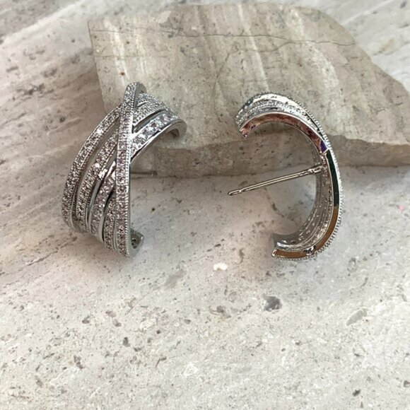 NEW~ Anthropologie Shashi Roux Silver & CZ Multi-Band Stud Earrings - Picture 10 of 11